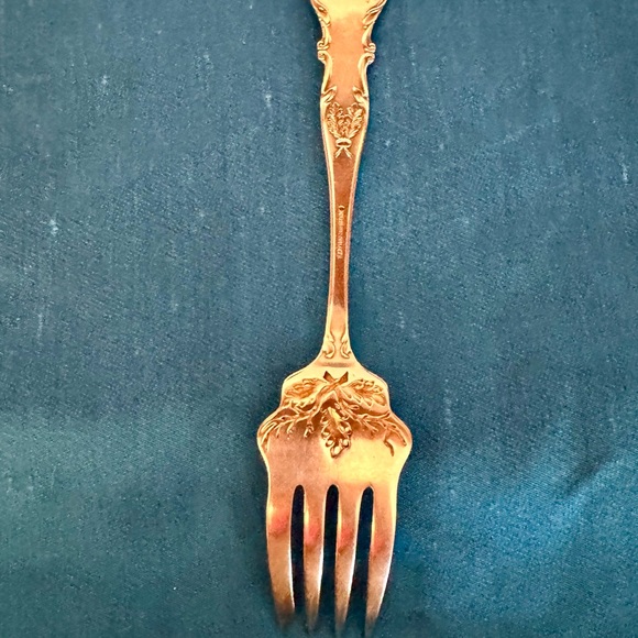GORGEOUS! CHARTER OAK Roger Bros Meat or Serving Fork 1906 Silverplate - Picture 7 of 12